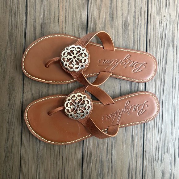 Alice Classic Neutrals, Like NEW condition For casual or dressy occasions - Picture 2 of 6